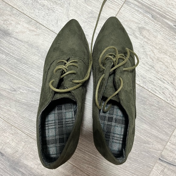 Brand new stylish green bootie. - Picture 2 of 5